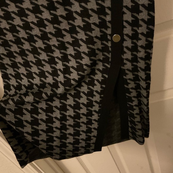 NWT Retrology Gray and black Houndstooth medium - Picture 5 of 11